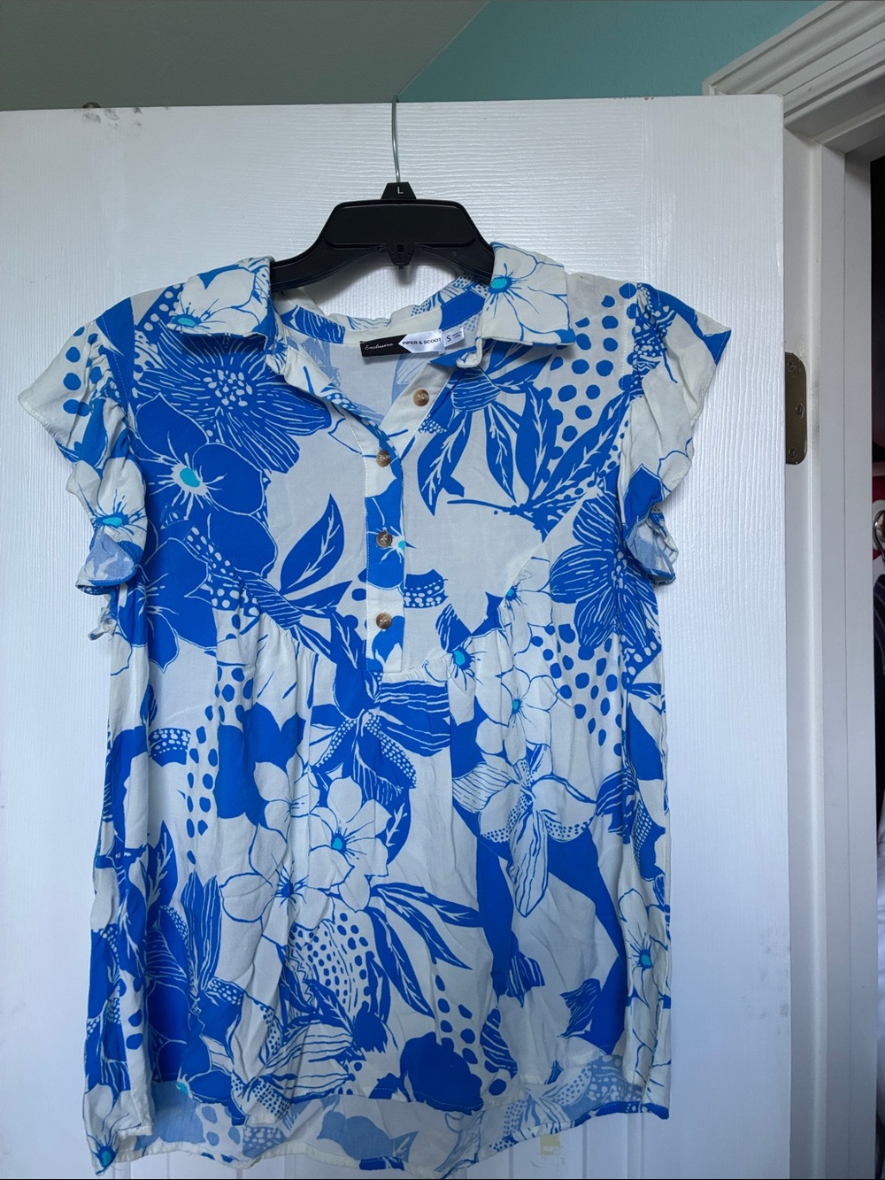 Piper & Scoot Blue Floral Button-Front Women’s Top